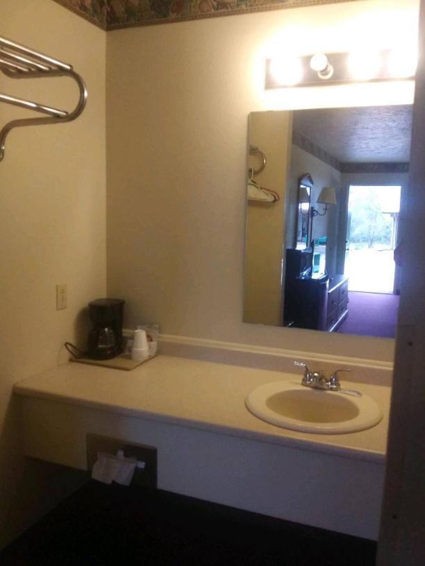 Whispering Creek Lodging & Rv Resort Newton Eksteriør bilde